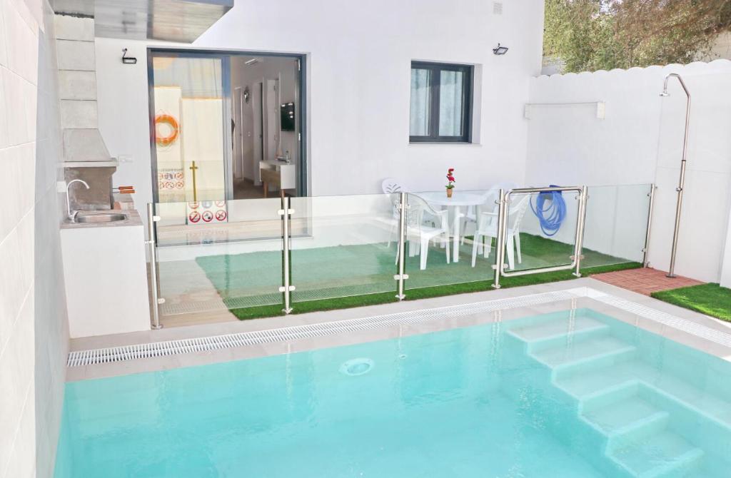 Bazén v ubytovaní Casa con piscina de agua salada III alebo v jeho blízkosti