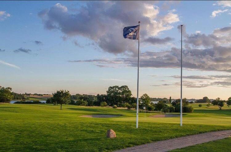 Instalaciones para jugar al golf en el hotel o alrededores
