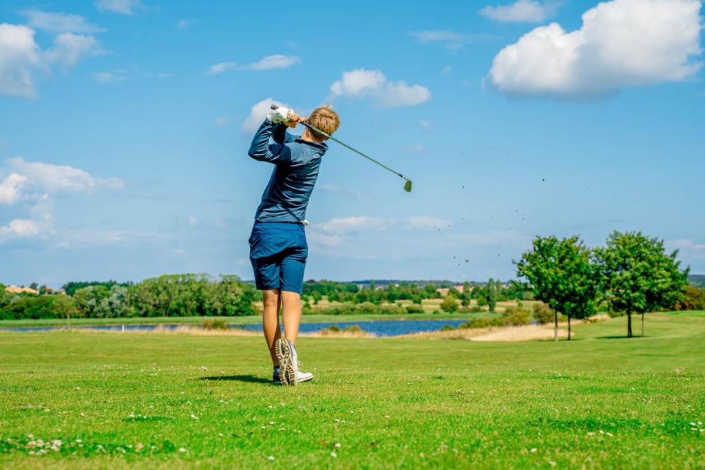 Instalaciones para jugar al golf en el hotel o alrededores