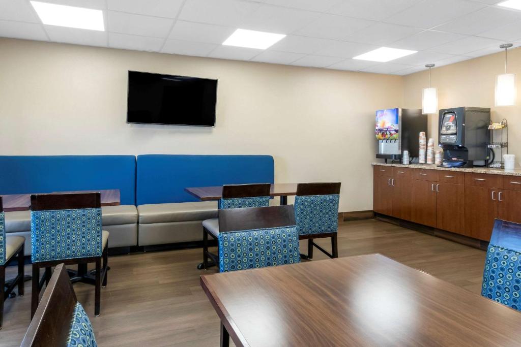 Een TV en/of entertainmentcenter bij Comfort Inn
