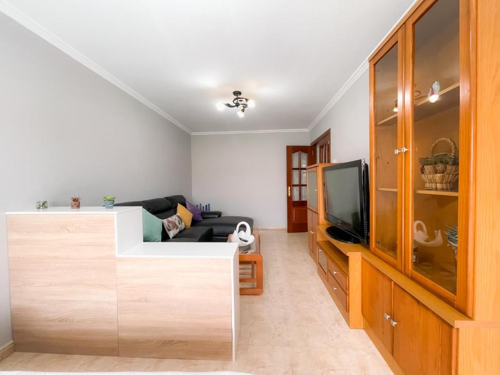 A television and/or entertainment centre at Sarnadela