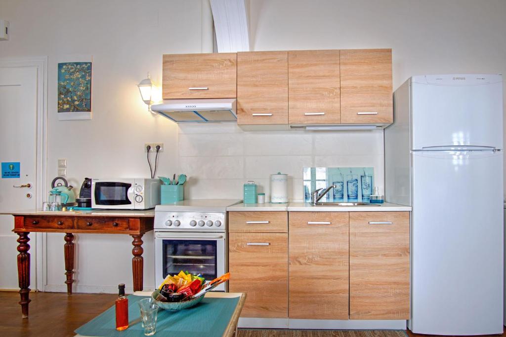 Kuchnia lub aneks kuchenny w obiekcie Alexandrina's Suite Corfu Center