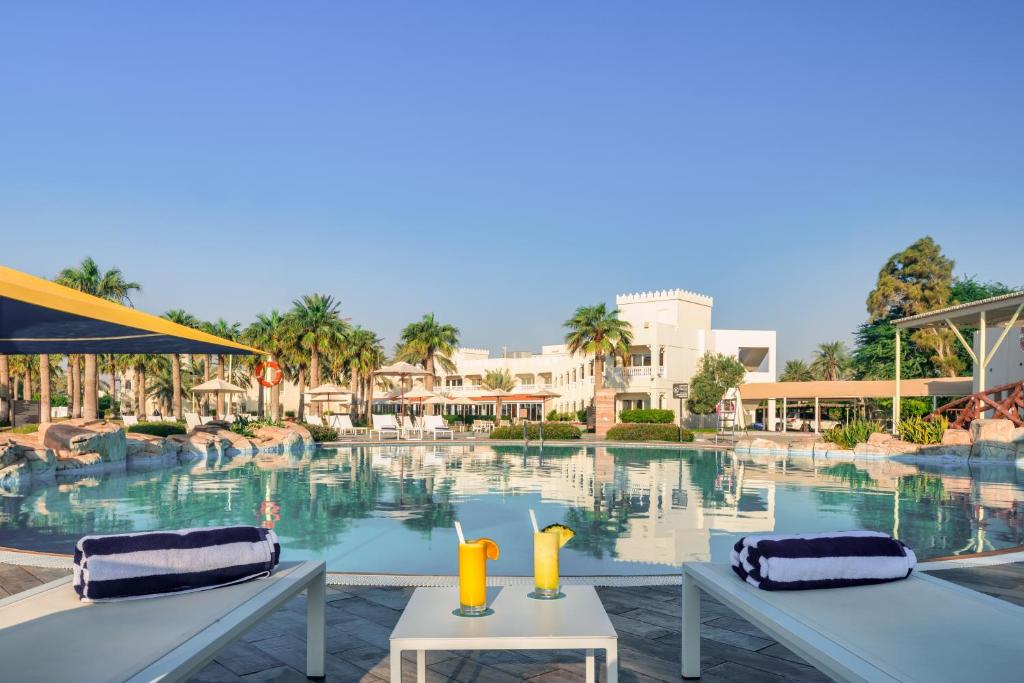 Bazén v ubytování Sealine Beach, a Murwab Resort nebo v jeho okolí