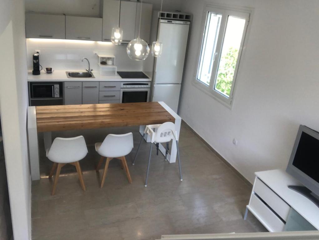 Kuchyň nebo kuchyňský kout v ubytování Modern Apartment 10mins from the Beach
