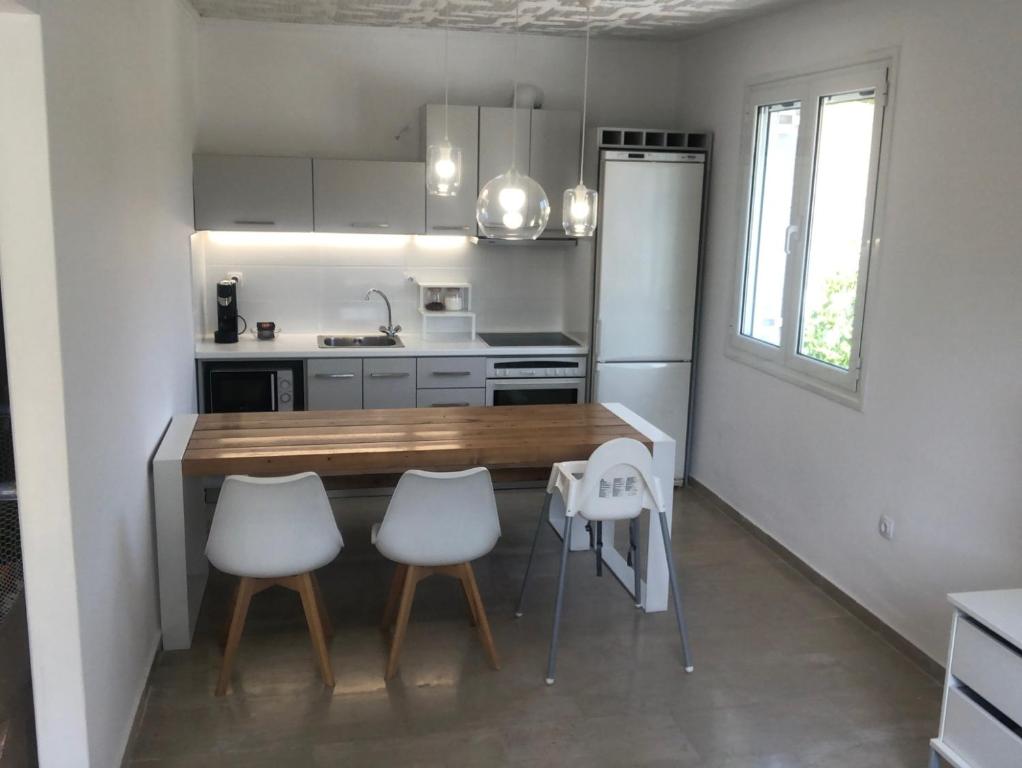 Kuchyň nebo kuchyňský kout v ubytování Modern Apartment 10mins from the Beach