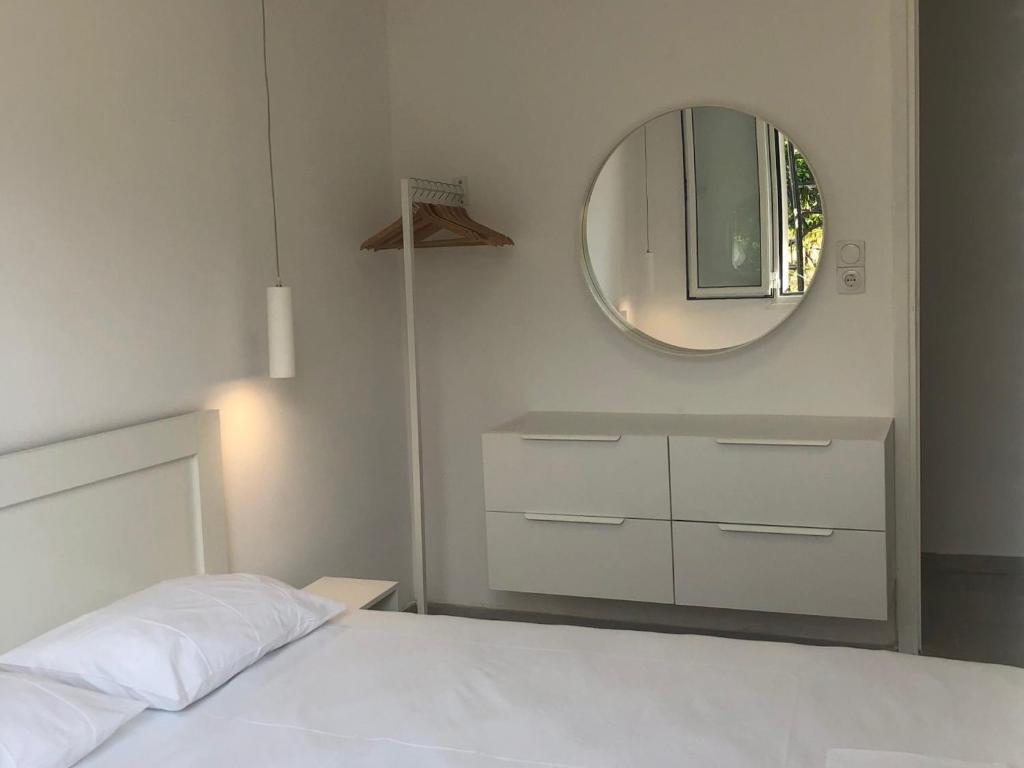 Postel nebo postele na pokoji v ubytování Modern Apartment 10mins from the Beach