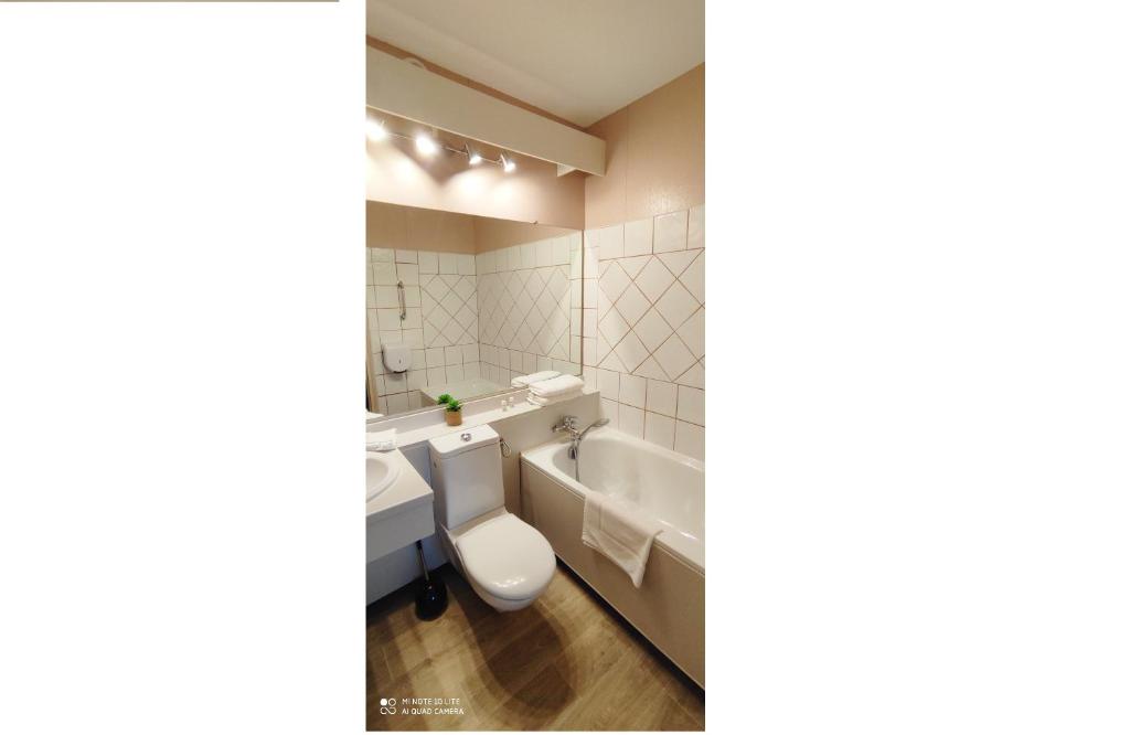 Hôtel et Restaurant Le Manoir - Echangeur A7-A9 - 24h-24h - Habitación Doble
