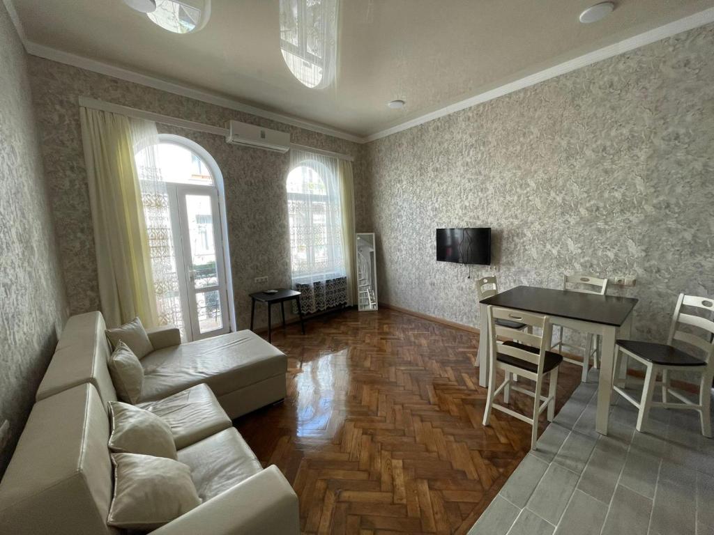 Телевизор и/или развлекательный центр в Центр города Батуми Apartment Rustaveli 13