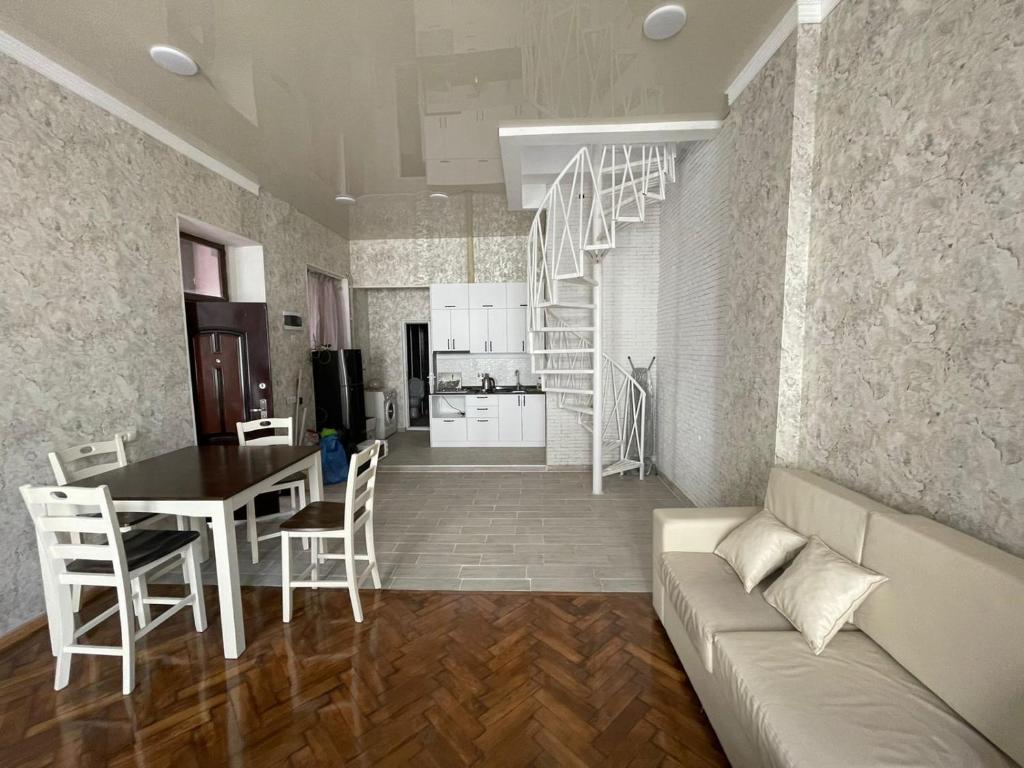 Кухня или мини-кухня в Центр города Батуми Apartment Rustaveli 13
