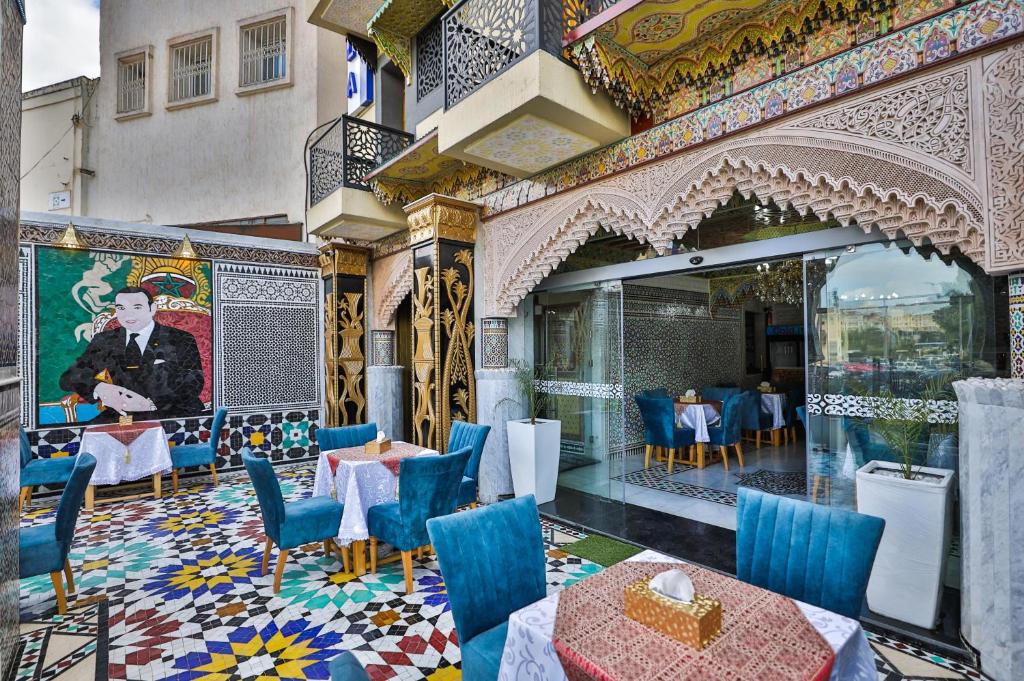 A restaurant or other place to eat at Hotel & Ryad DALILA
