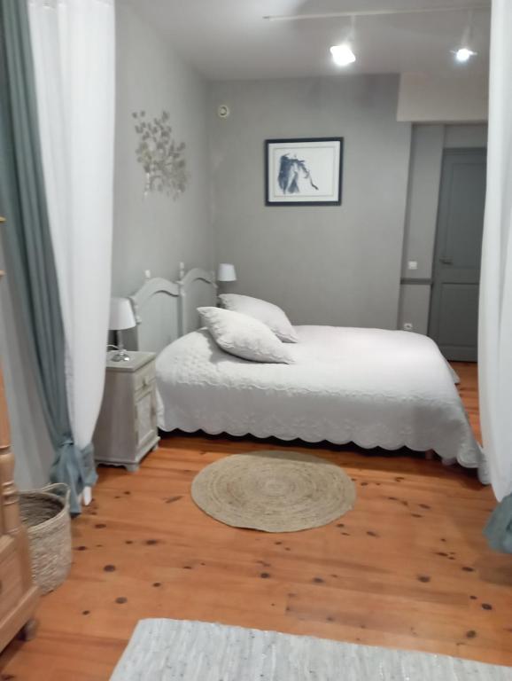 Postel nebo postele na pokoji v ubytování La Forge