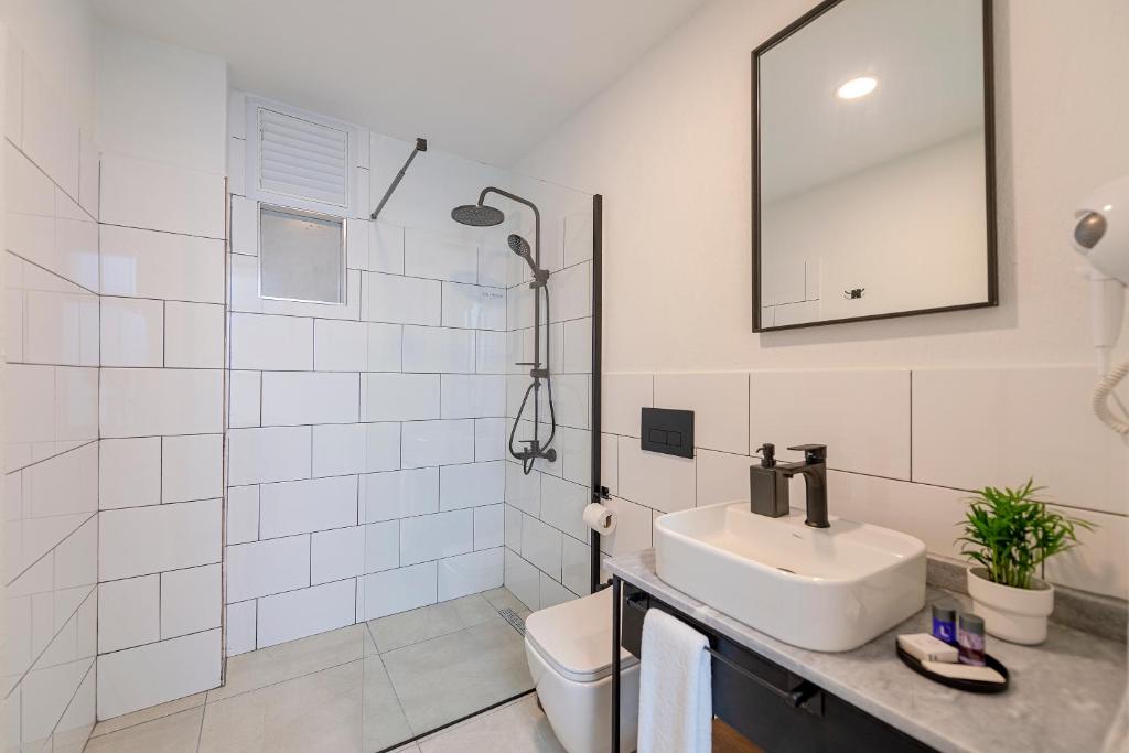 The Easy Rooms Terrace - 6