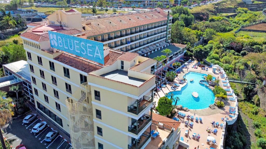Bazén v ubytování BLUESEA Costa Jardin & Spa nebo v jeho okolí