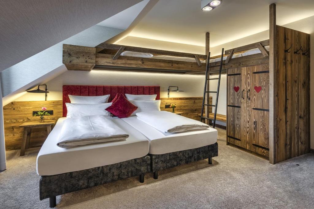 Postel nebo postele na pokoji v ubytování Hotel Schäfflerwirt