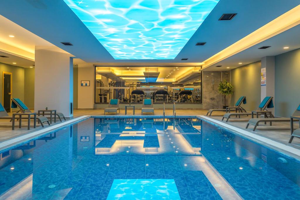 Bazén v ubytování Anemon Kent Aydın Otel nebo v jeho okolí