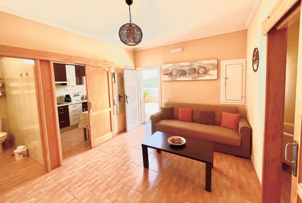 Kuchyň nebo kuchyňský kout v ubytování CASA ROSALÍA. APARTAMENTO CON VISTAS A LA MONTAÑA