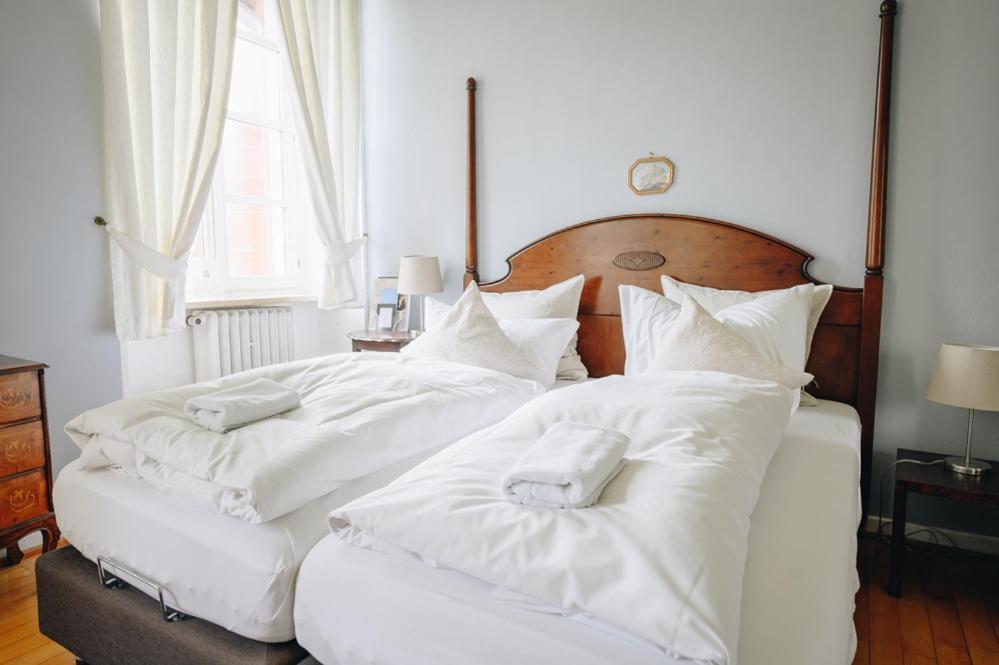 Postel nebo postele na pokoji v ubytování Boutiquehotel Kloster Pfalzel
