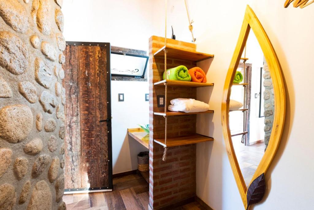 Kuchyň nebo kuchyňský kout v ubytování Tantasiña Cabañas Suites de Montaña