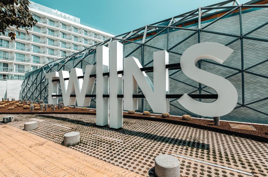 The Ibiza Twiins - 4* Sup photo