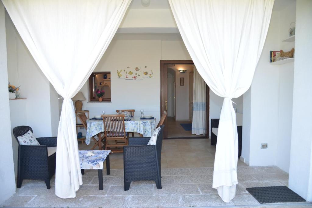 A seating area at Porto Cervo Suite Apartment