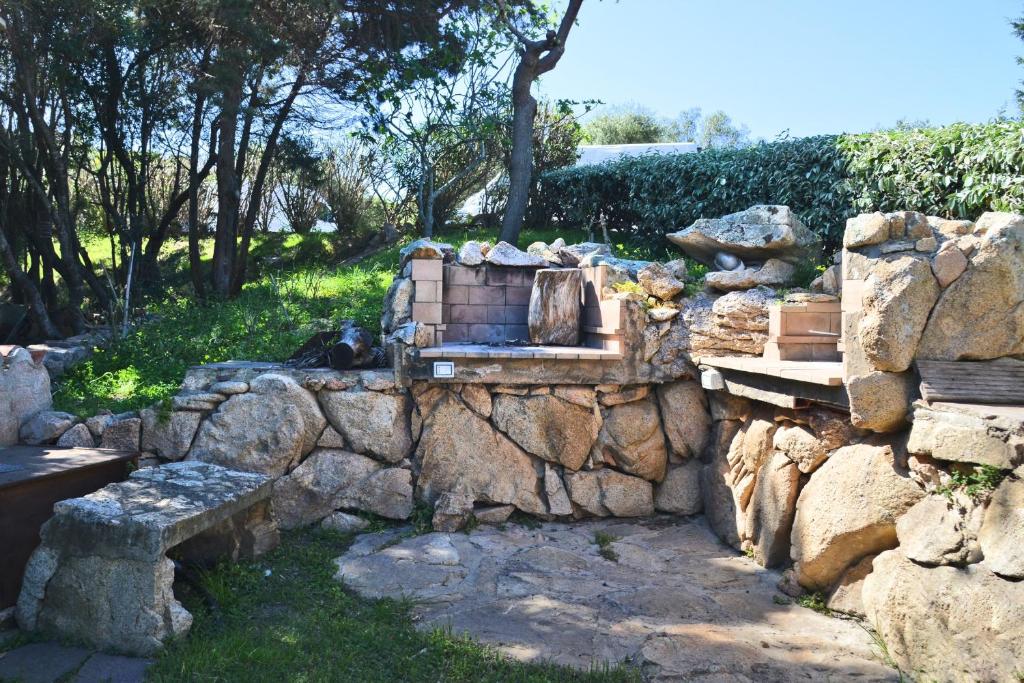 A garden outside Porto Cervo Suite Apartment