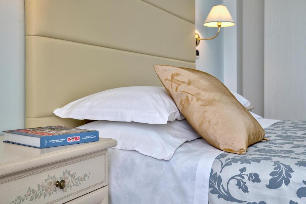 Postel nebo postele na pokoji v ubytování Hotel Carlton Beach