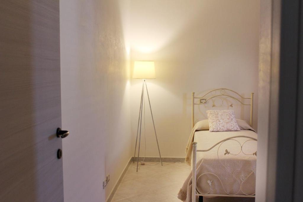 A bed or beds in a room at De Mola Holiday House