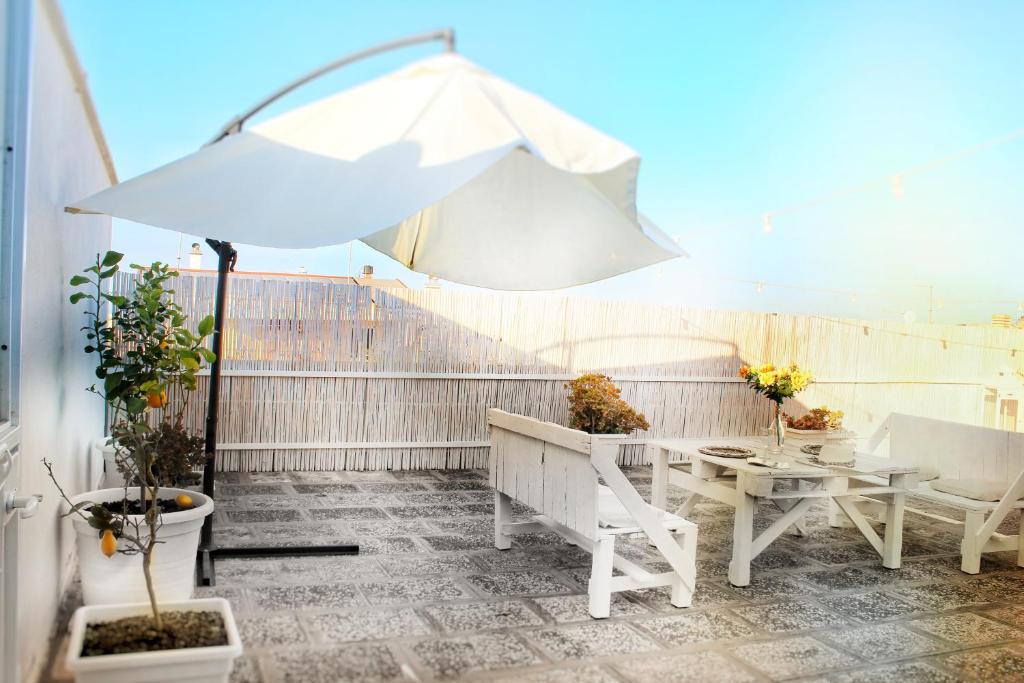 A balcony or terrace at De Mola Holiday House