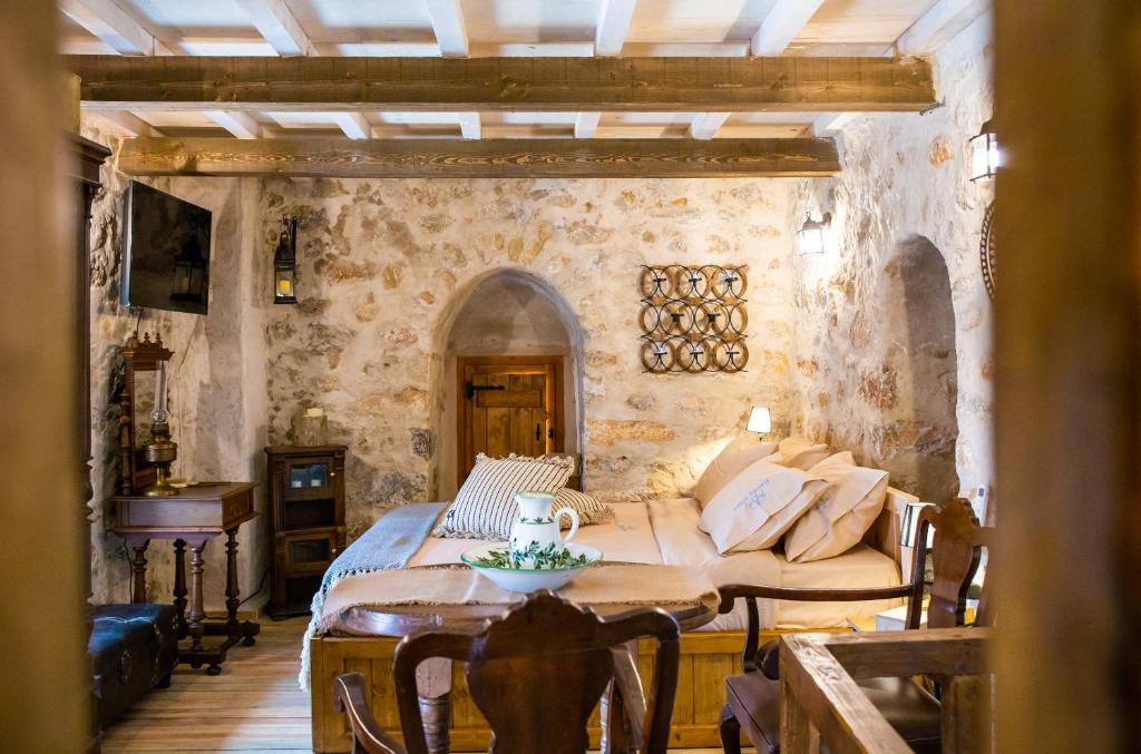 Część wypoczynkowa w obiekcie Dandy Villas Mani - Old Tower House - Fireplace - Pool