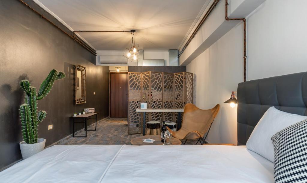 Amazing Apartments @ Aiolou Str. - Deluxe King Studio
