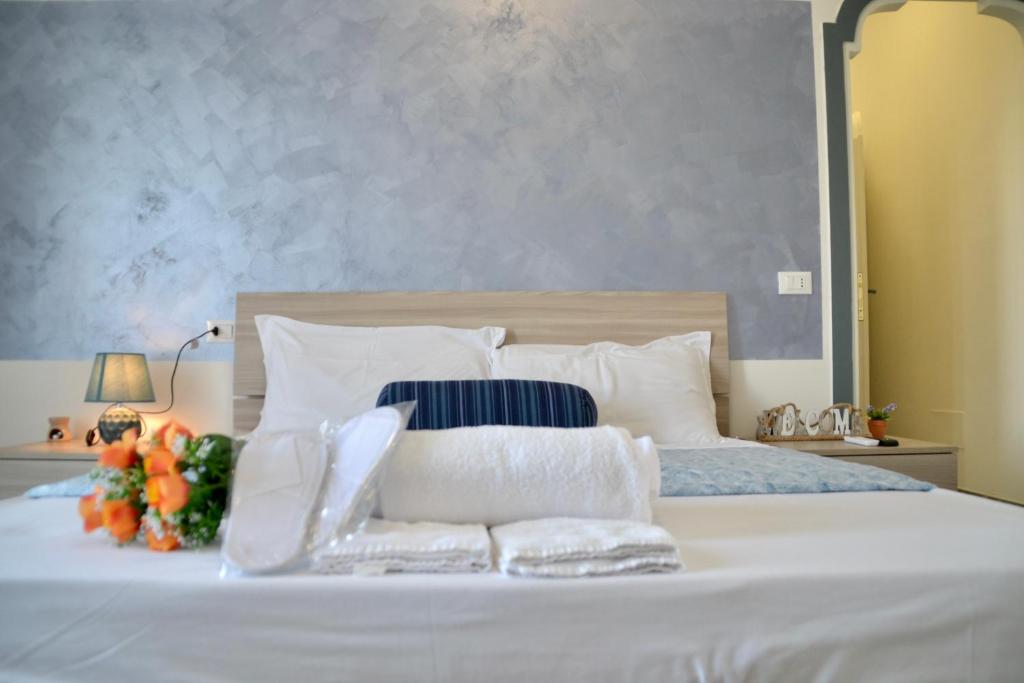 Postel nebo postele na pokoji v ubytování Sperlonga Paradise Suites 500m dal mare in estate Servizio navetta per Sperlonga centro