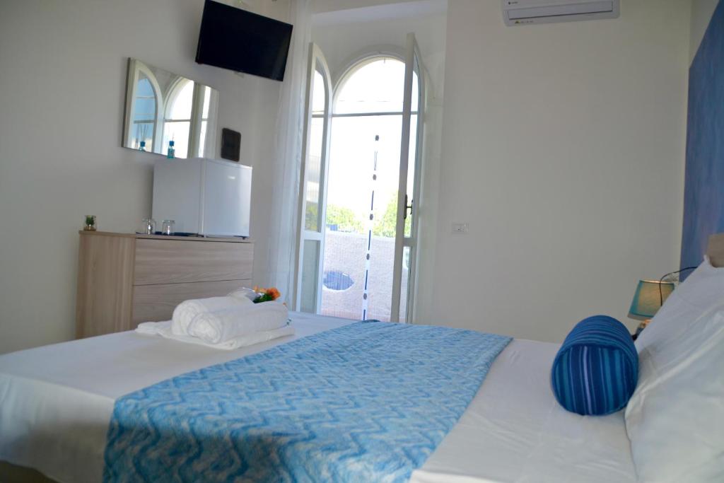 Postel nebo postele na pokoji v ubytování Sperlonga Paradise Suites 500m dal mare in estate Servizio navetta per Sperlonga centro