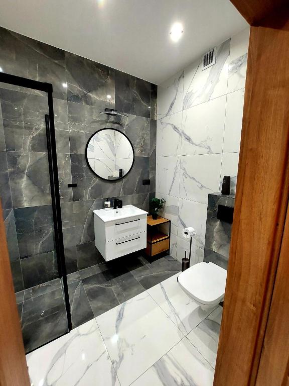 Kúpeľňa v ubytovaní Apartament Komfort 17