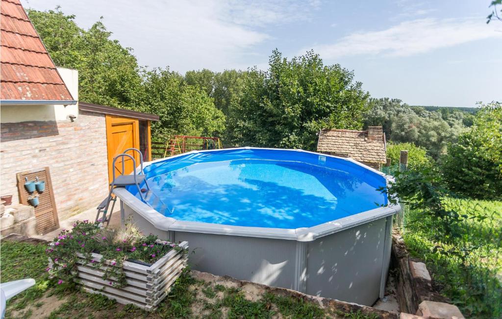 Swimmingpoolen hos eller tæt på Amazing Home In Opatovac With Wifi