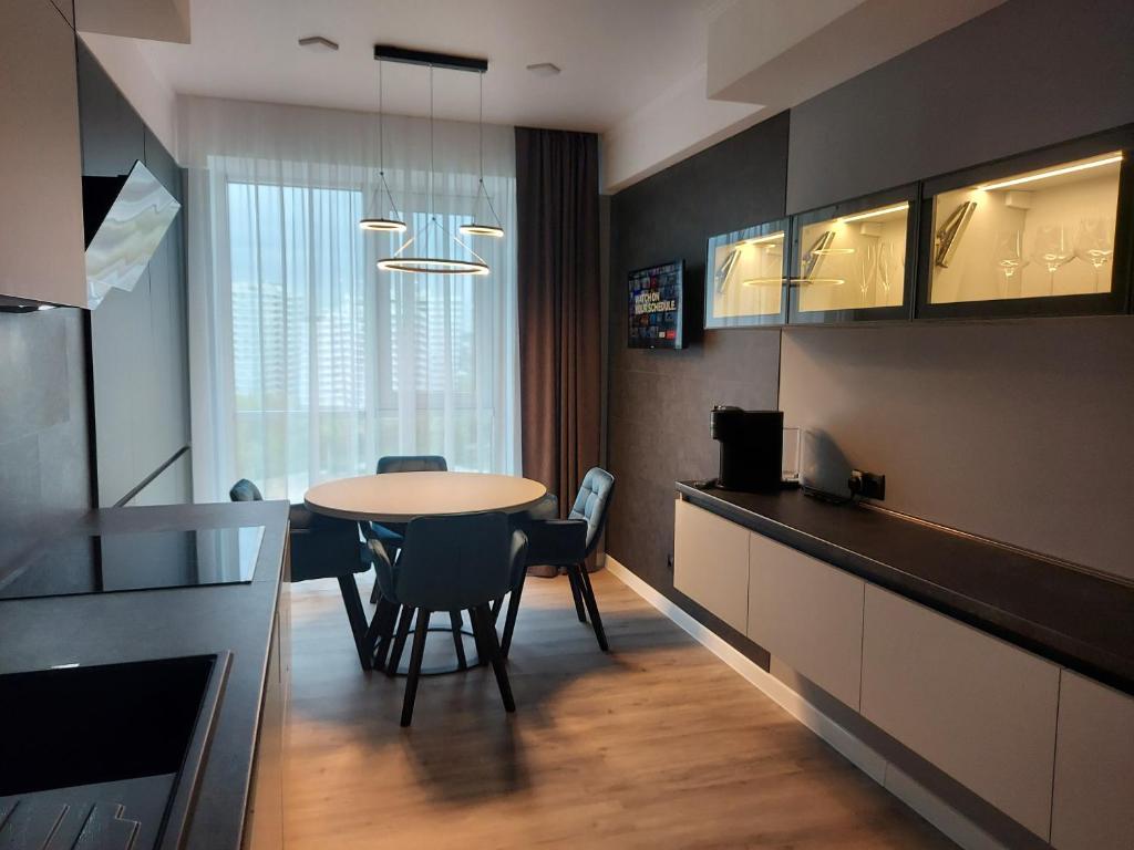 APARTHERMES - Circus - Two-Bedroom Apartment