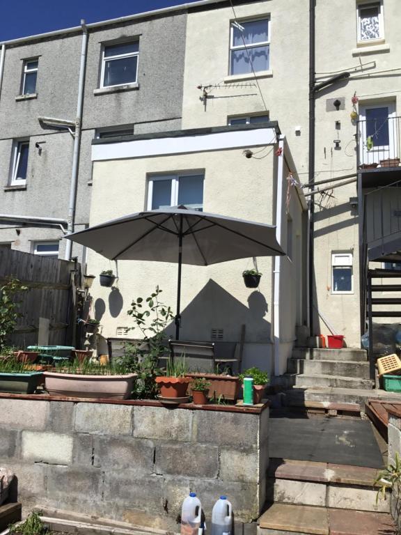Apartment With Shared Garden And Basic Equipments