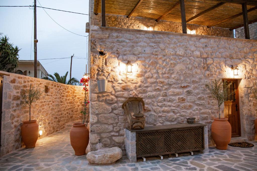 Zdjęcie z galerii obiektu Dandy Villas Mani - Old Tower House - Fireplace - Pool w mieście Nómia
