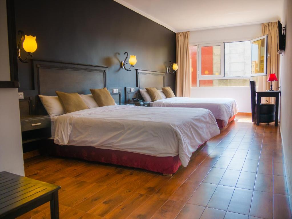 Ένα ή περισσότερα κρεβάτια σε δωμάτιο στο Hotel L'Aéroport