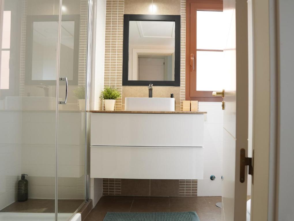 A bathroom at Appartement 2 chambres élégant avec vues et wifi