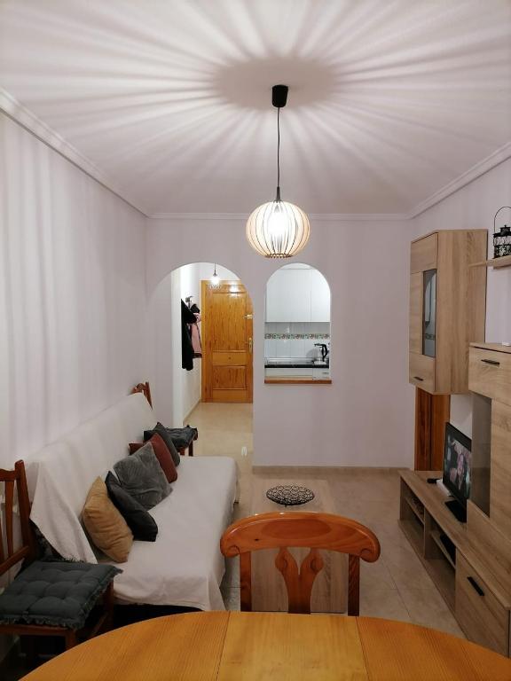 Kuchyňa alebo kuchynka v ubytovaní Sunny appartment with pool Torrevieja center