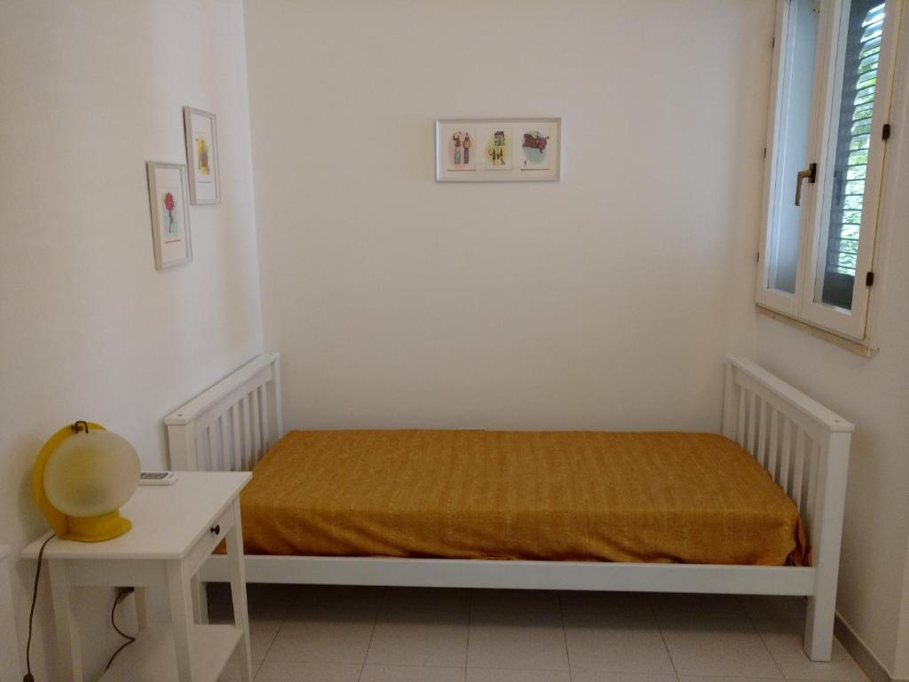 Łóżko lub łóżka w pokoju w obiekcie Villetta Porto Selvaggio