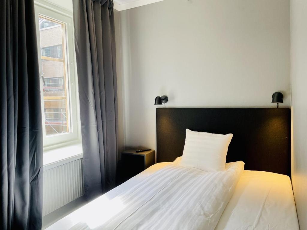 Postel nebo postele na pokoji v ubytování Birka Hotel