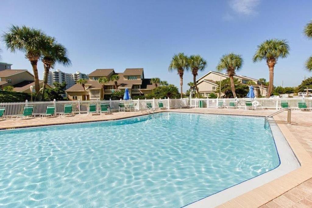 Der Swimmingpool an oder in der Nähe von Beachy Keen