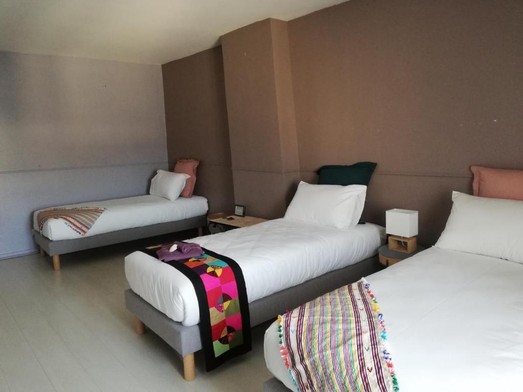 Le Clos'art - Triple Room With Private Bathroom