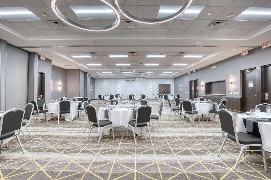 Holiday Inn Hotel & Suites Madison West - Middleton by IHG photo