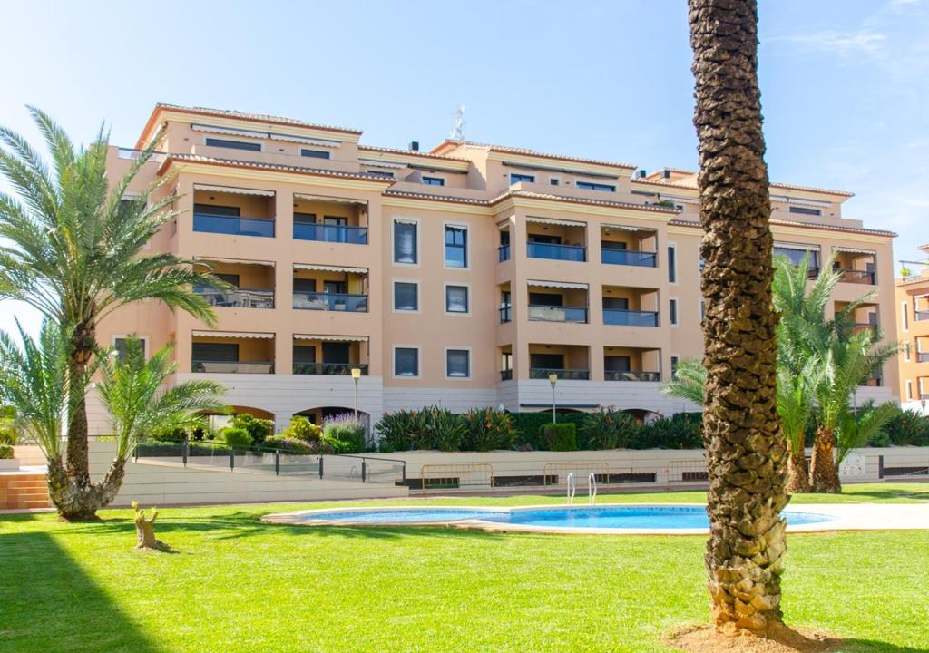 Jardines de Las Marinas con una gran terraza, Denia – Prețuri ...