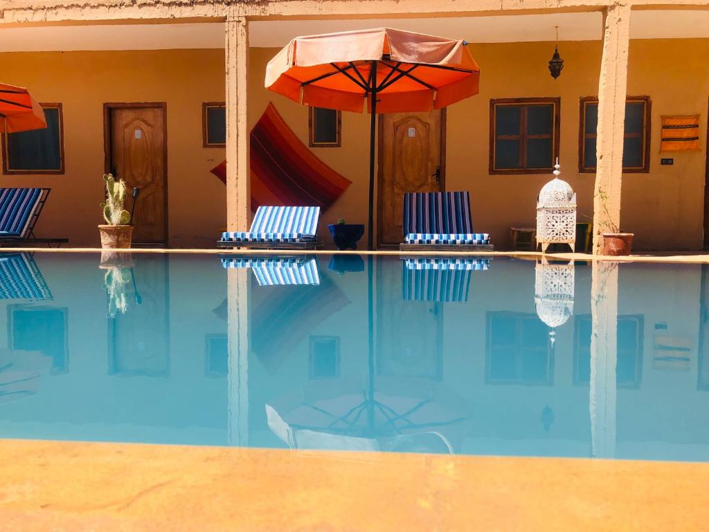 Bazén v ubytování Riad Hotel Les Flamants nebo v jeho okolí