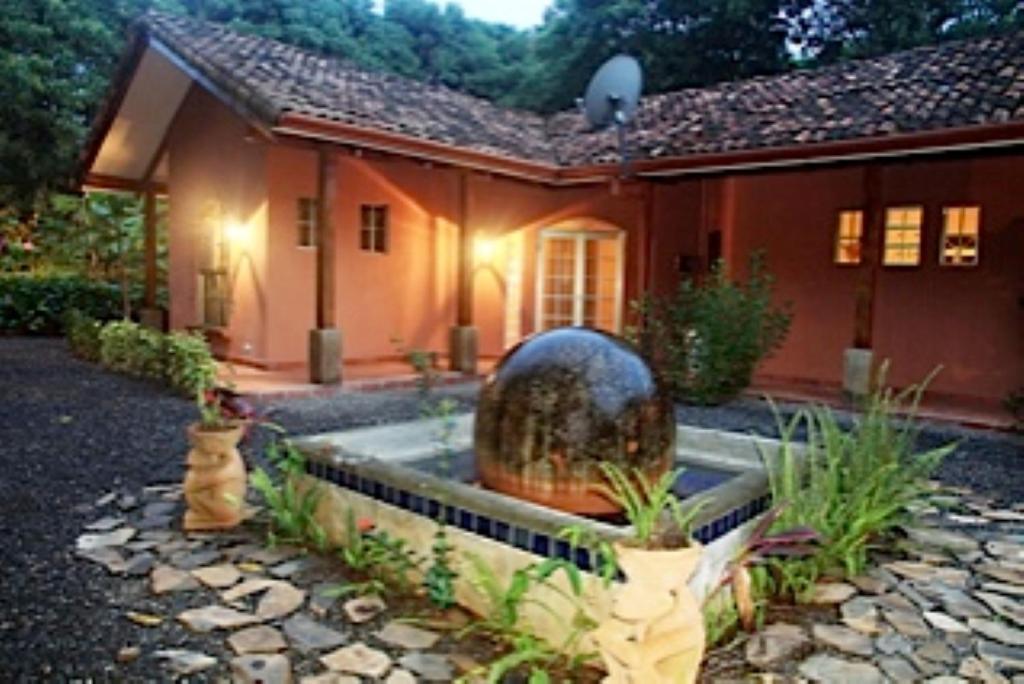Zahrada ubytování Architectural home, Pool and High Speed Internet