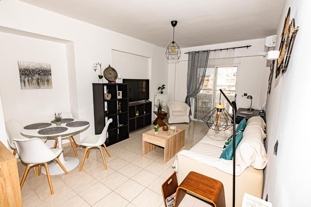 TV a/nebo společenská místnost v ubytování Koum Kapi C1 - Private Parking - Seaside Apt