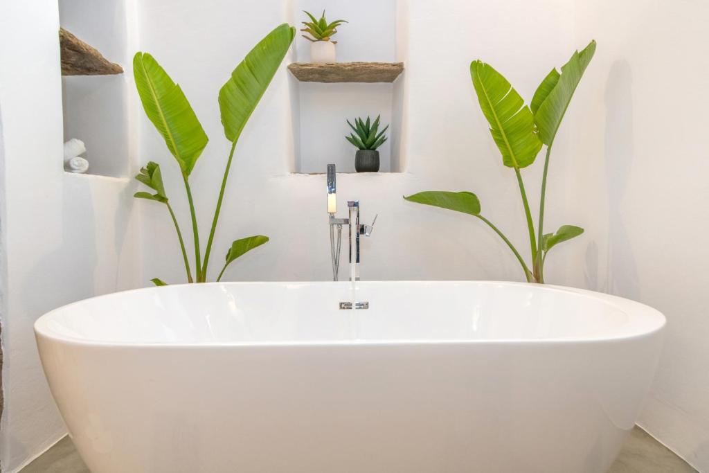 A bathroom at Livadi house Tinos 2 katwi